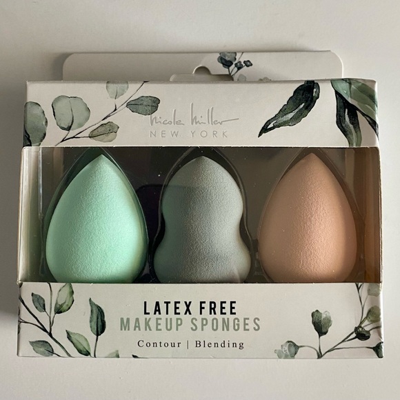 Makeup Sponges & Makeup Removing Cloths - Picture 2 of 3